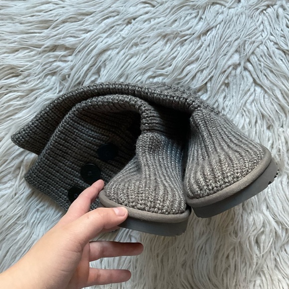 UGG Australia Classic Gray Cardy Winter Wool Knit Button Boots EUC Size 6 - Picture 3 of 8